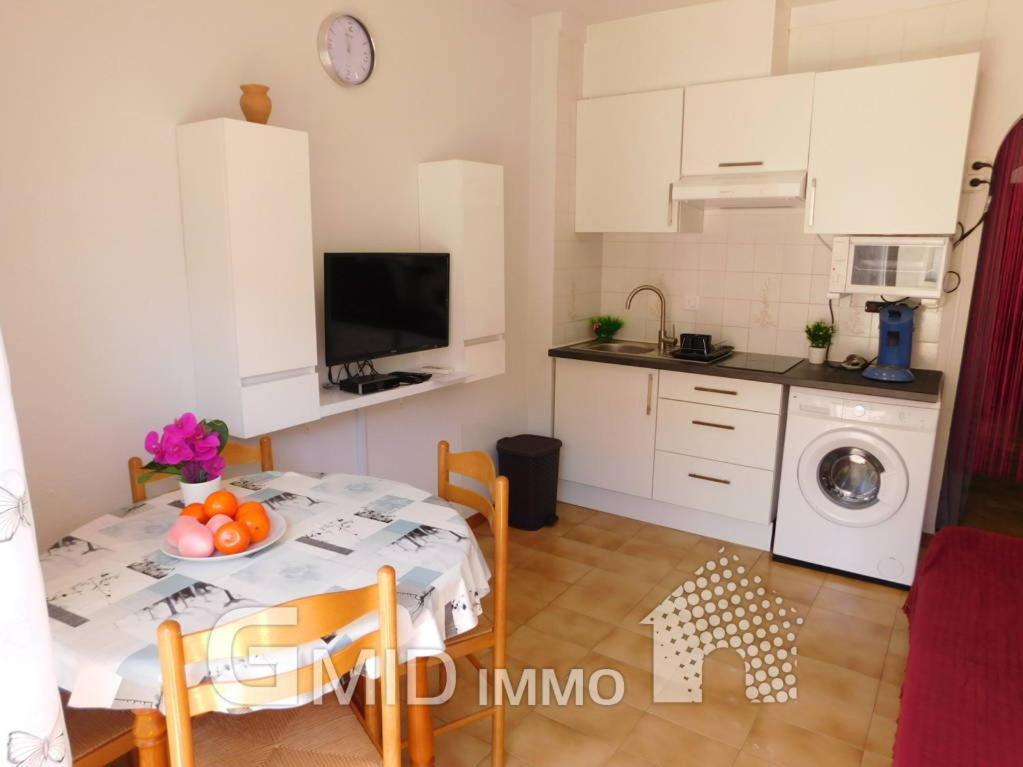 דירות אמפוריבראבה Cosy house מראה חיצוני תמונה